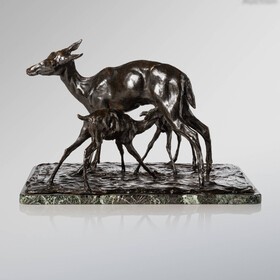 Rembrandt BUGATTI : &quot;Biche allaitant deux faons&quot;, sculpture en bronze. 1904